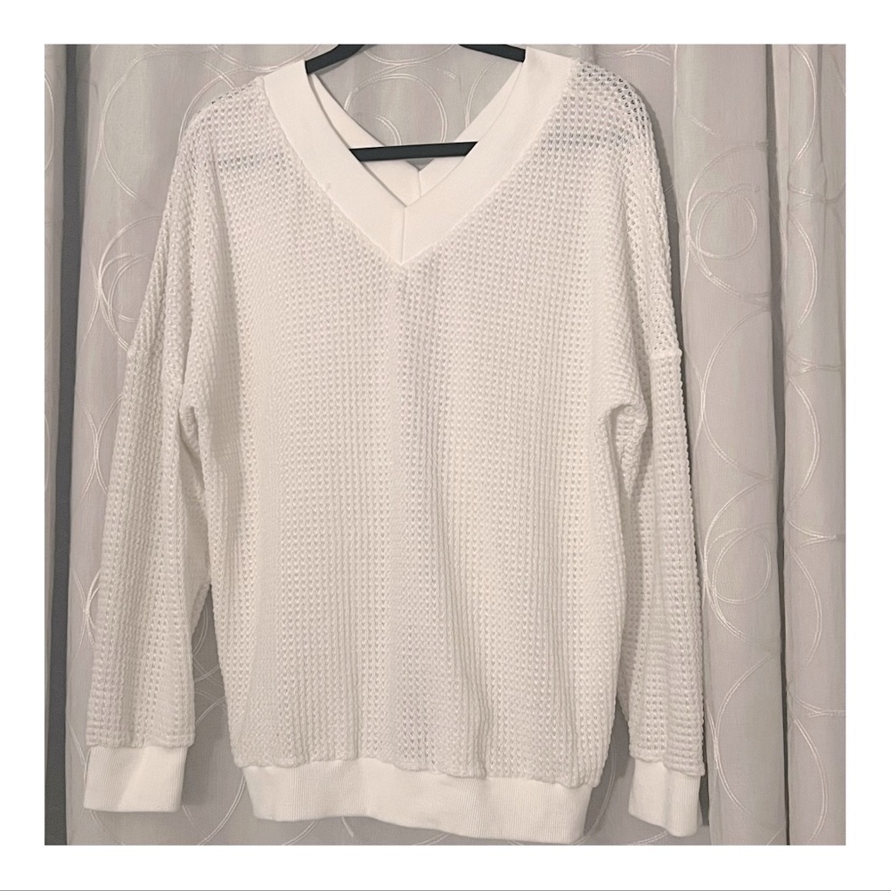 🩶 White Waffle Wide V Neck Pullover, Size M/L*